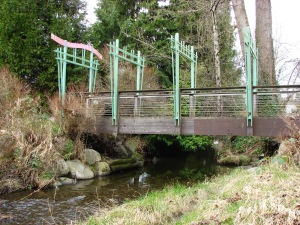 Meadowbrook Pond has pathways, bridges, ourdoor artwork and viewing platforms.